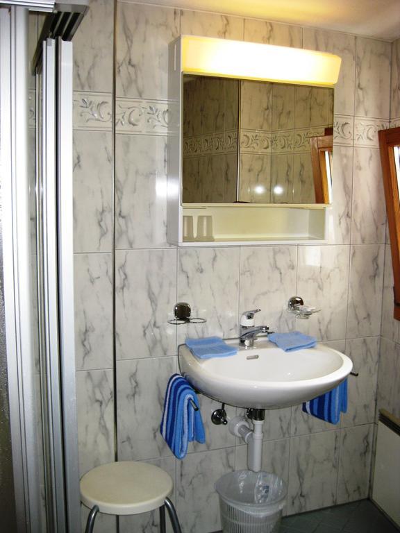 Pensiun Garni Plaz Hotel Scuol Room photo